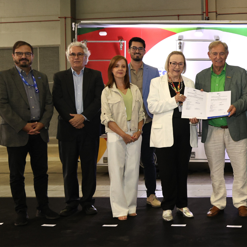Entrega de unidades móveis de saúde do Sistema FIERGS ao governo do RS marca fim de projeto vinculado a enchentes
