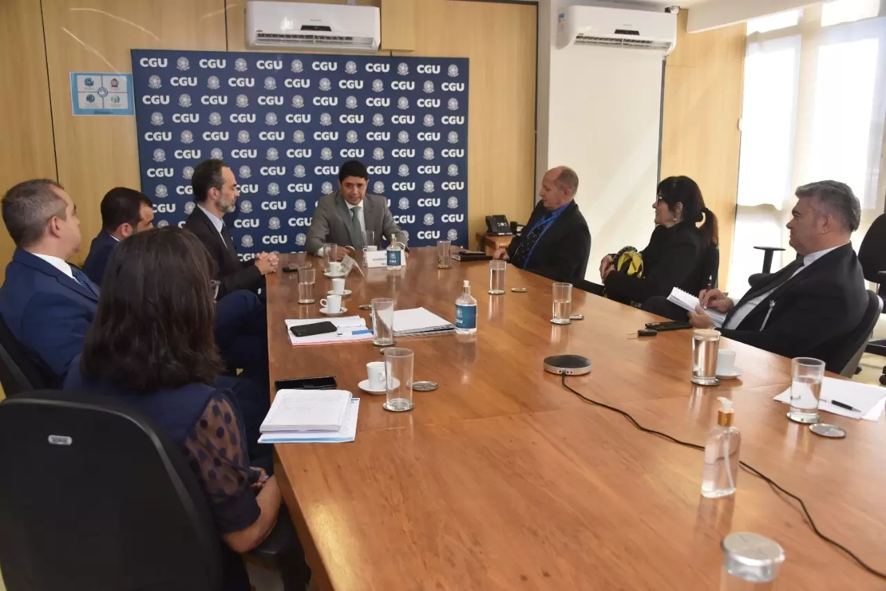 Superintendente do CN-SESI visita ministro da CGU