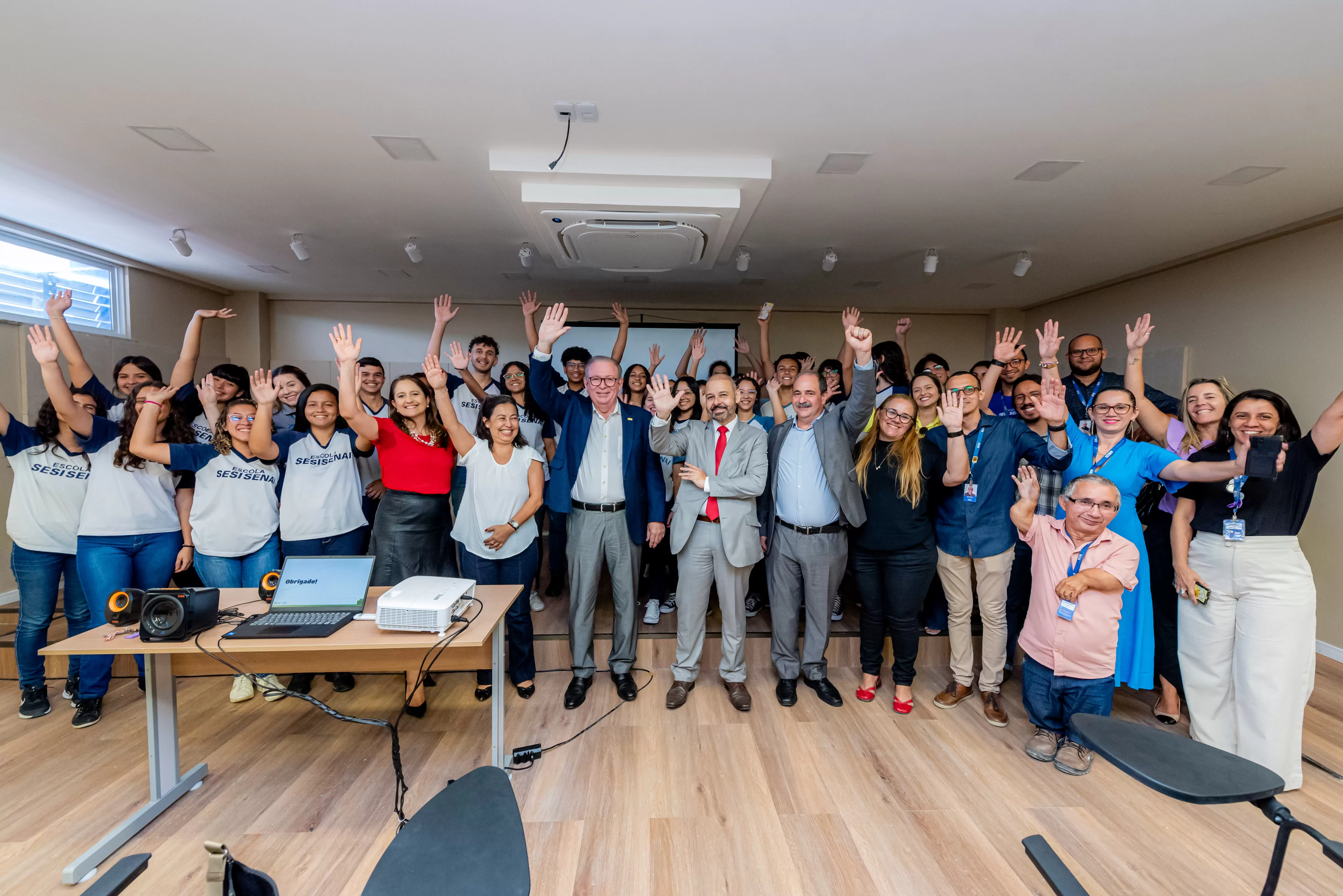 Em segundo dia no Ceará, Vagner Freitas destaca potencial econômico do estado e enaltece experiências do SESI e SENAI