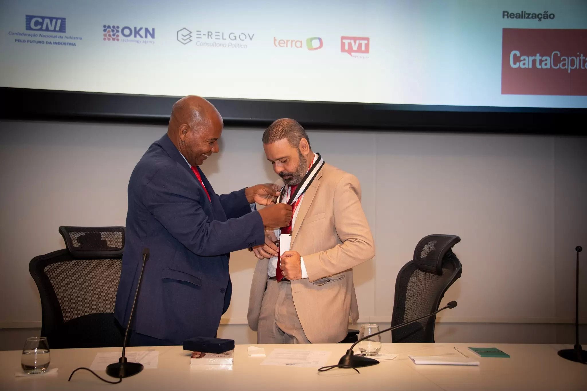 Vagner Freitas recebe Medalha Civil Afro Brasileira