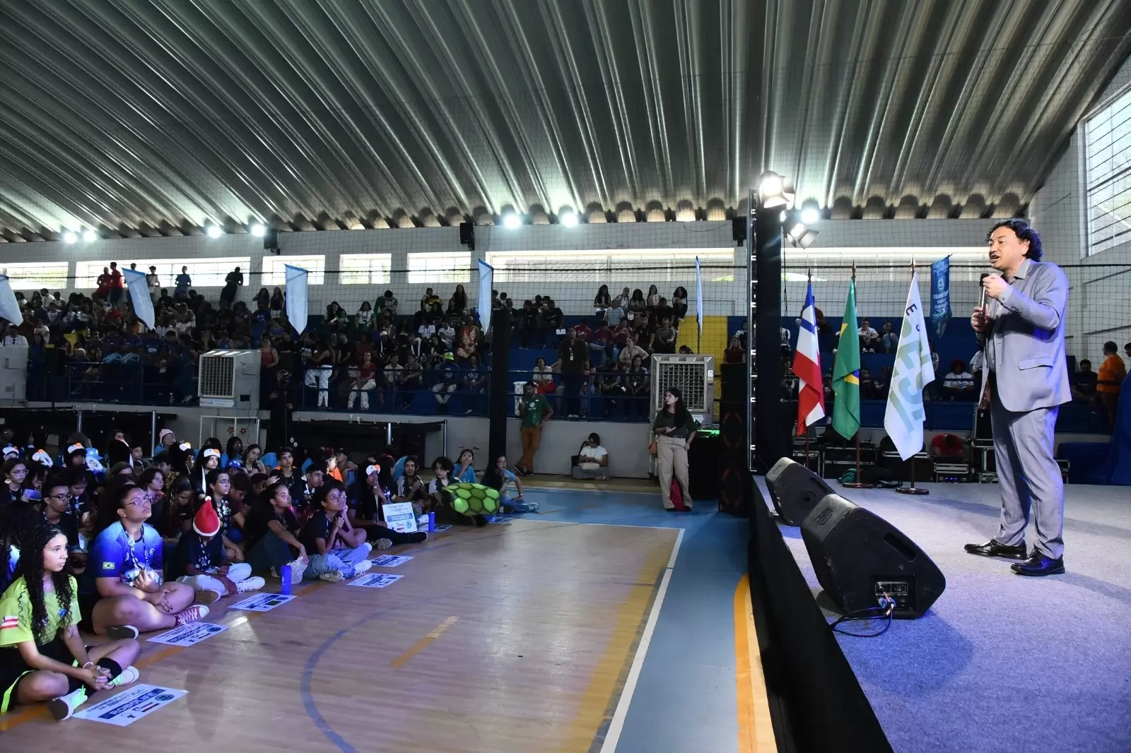 Alunos do SESI e de escolas públicas expõem experimentos científicos e tecnológicos na Bahia