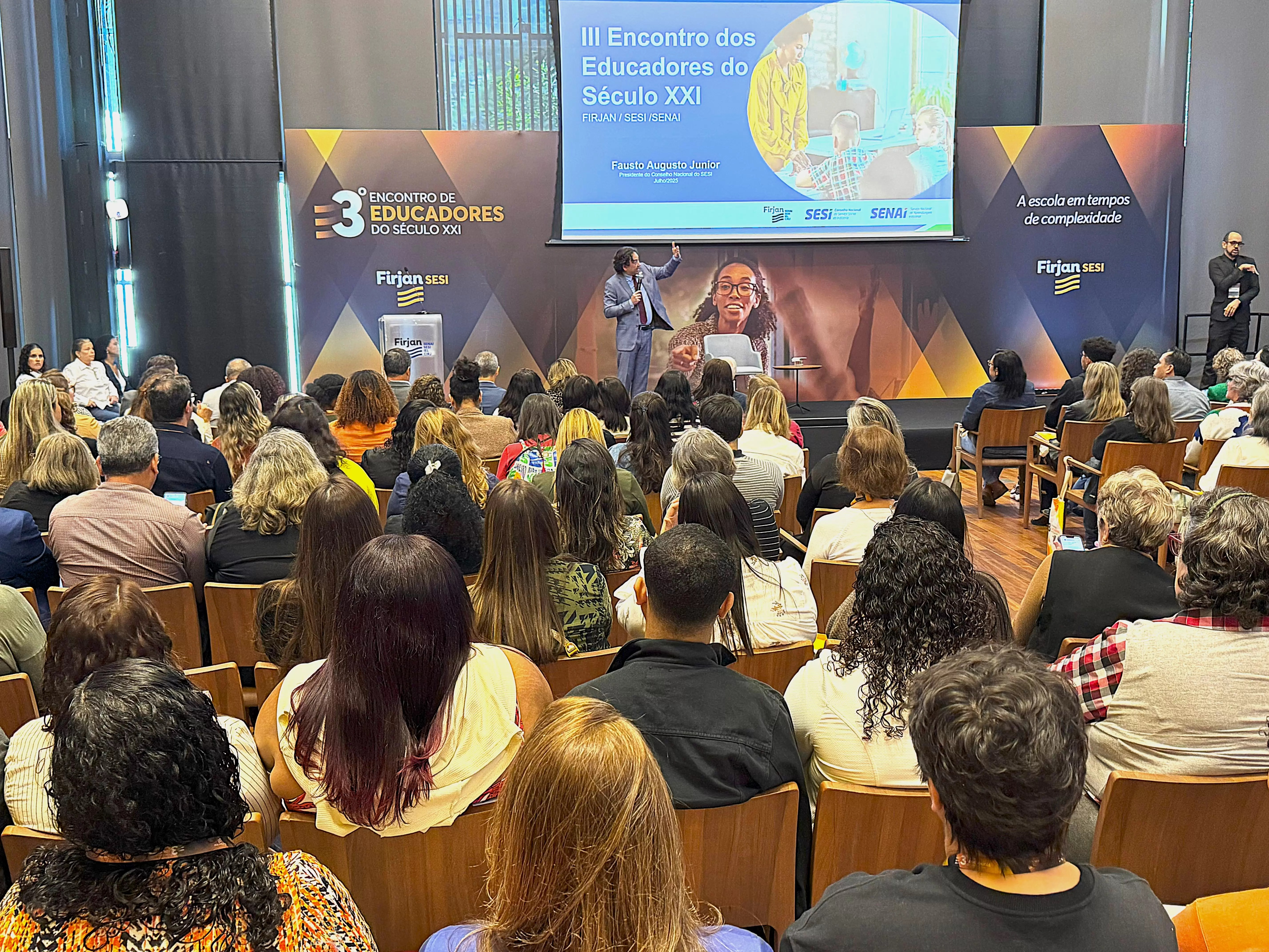 III Encontro de Educadores do Século XXI debate desafios da educação em tempos de complexidade