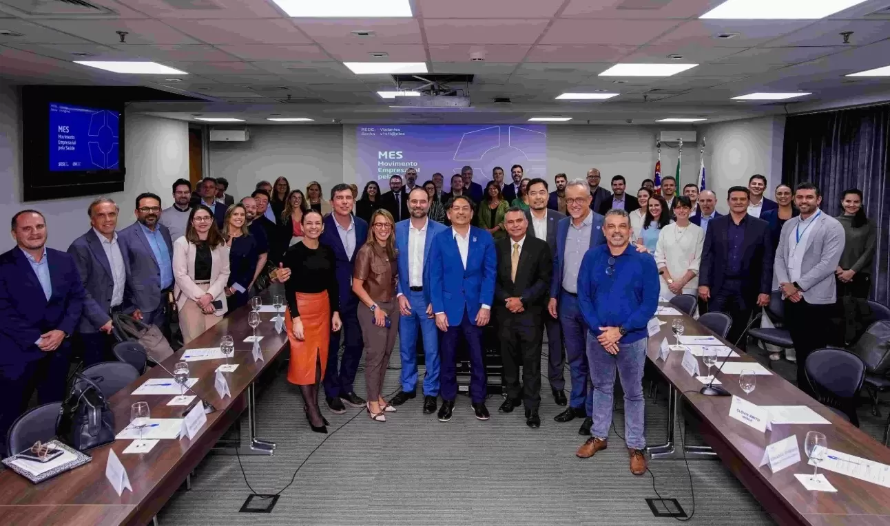 MES debate sustentabilidade diante de custos crescentes e firma 3 acordos em saúde