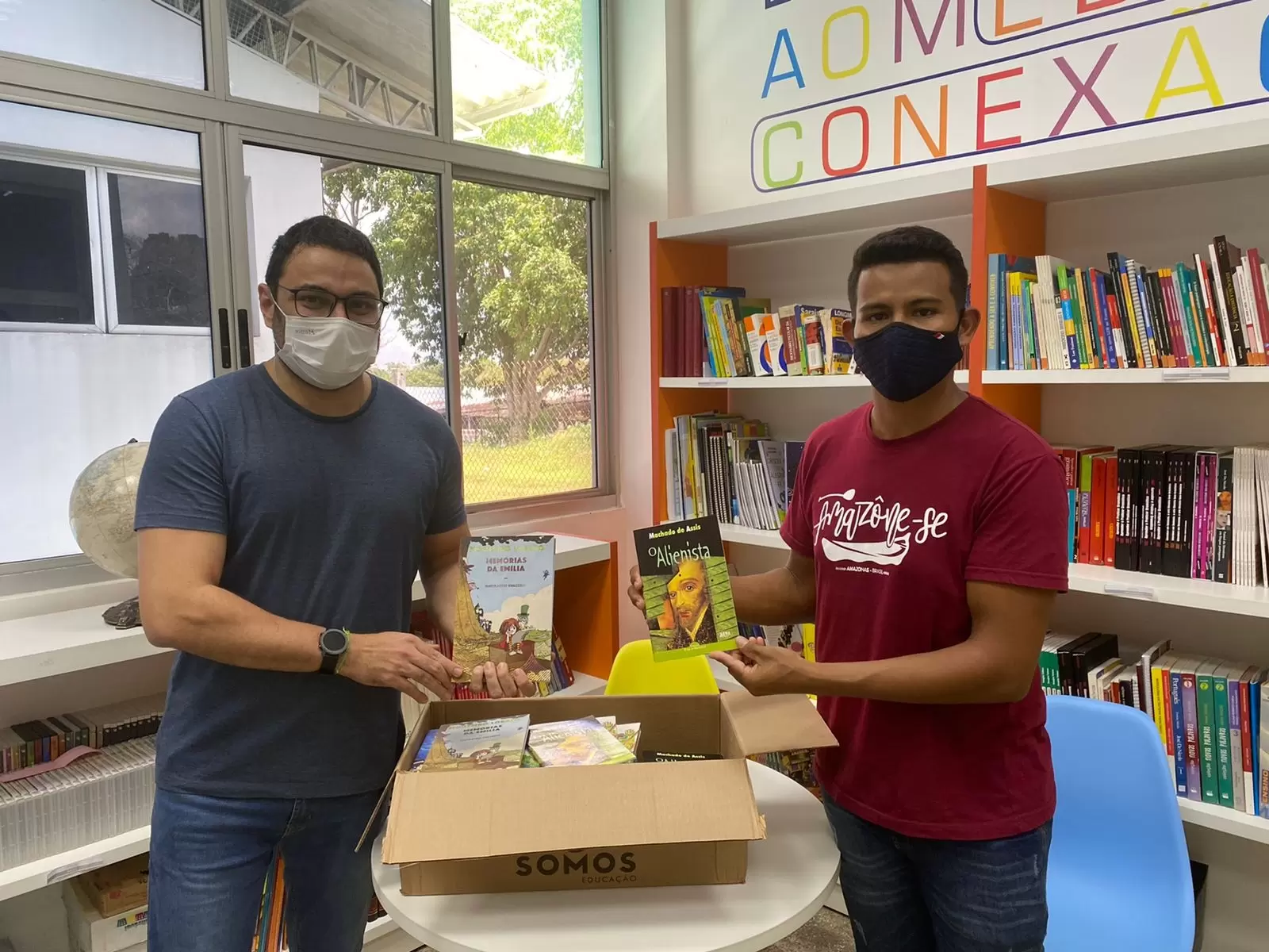 Biblioteca Sem Fronteira atende aldeias próximas a Manaus